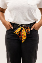 Load image into Gallery viewer, Loop Skinny Scarf Reversible Leather Belt
