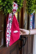 Load image into Gallery viewer, Arkansas Razorbacks Cotton Wreath Scarf
